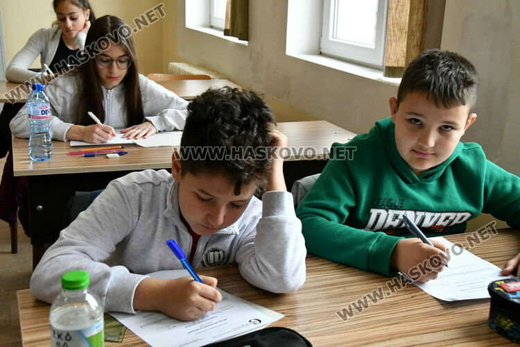  Над 300 ученици участват във Второ математическо състезание &bdquo;Млад математик на Хасково&ldquo; 