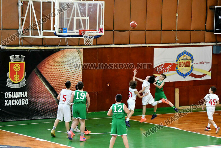 Младите надежди на хасковския баскетбол с две победи
