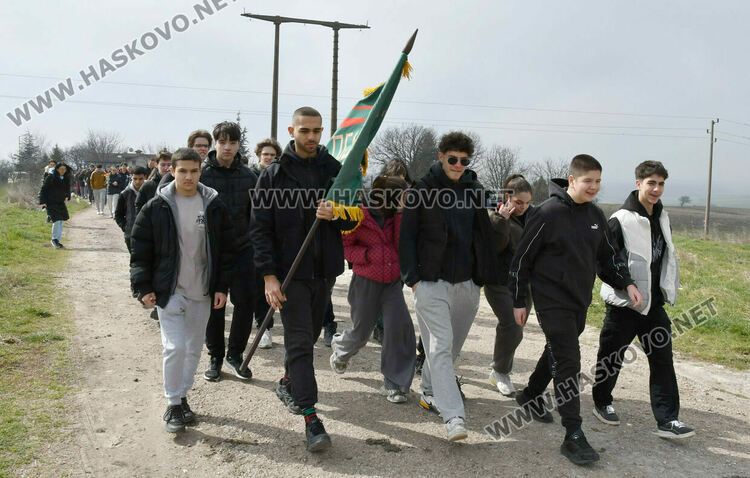 Много ученици се включиха в похода за 796 г. от славната победа при Клокотница