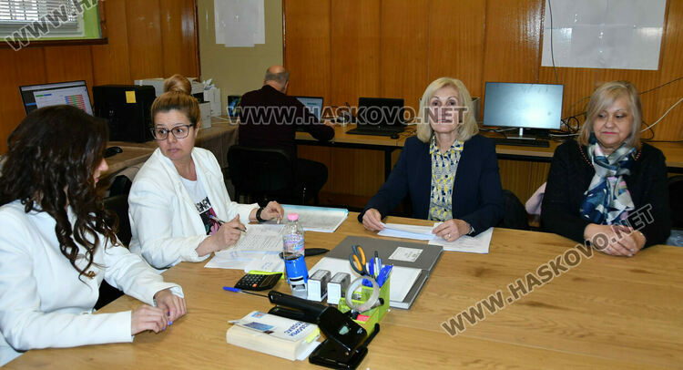 &bdquo;Непокорна България&ldquo; регистрира листата си в Хасково, Смиляна Нитова е водач