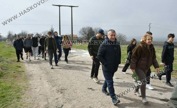 Много ученици се включиха в похода за 796 г. от славната победа при Клокотница