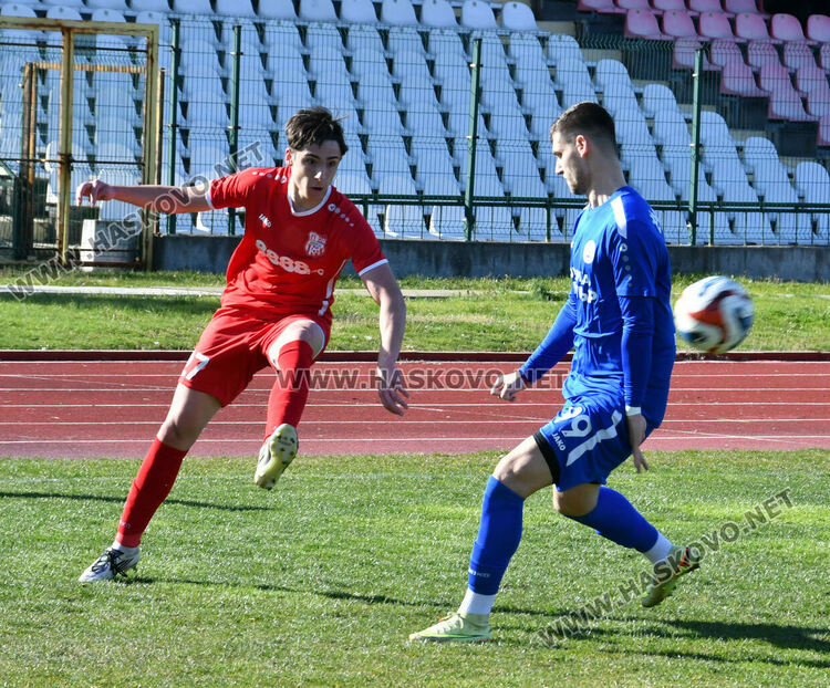 ОФК &bdquo;Хасково&ldquo; с нулево равенство срещу лидера. Спорни отсъждания белязаха мача