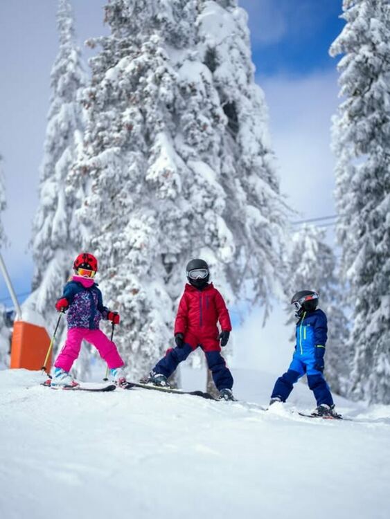 Безплатни лифт карти за ученици от община Чепеларе в ски зоната на Пампорово