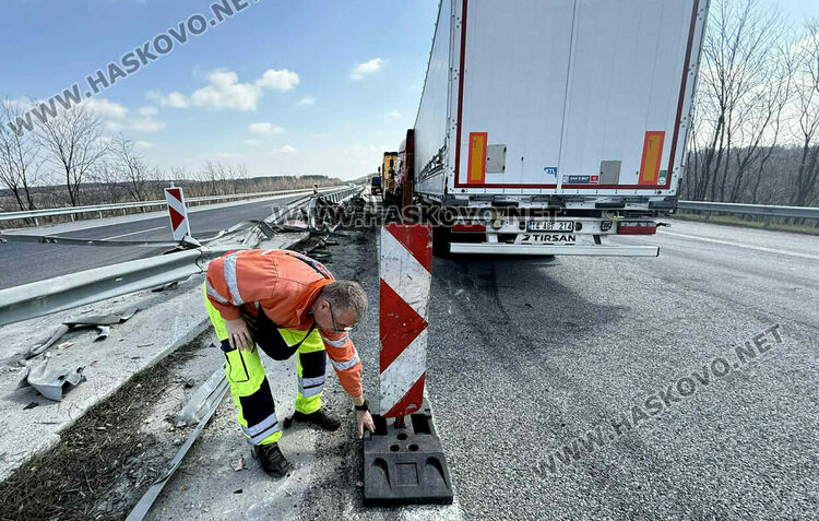Заспал шофьор заби ТИР в мантинелата на &bdquo;Марица&ldquo;