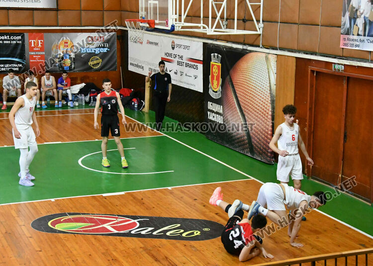 Юношите на &bdquo;Хасково&ldquo; стартираха поредния кръг с победа над &bdquo;розите&ldquo;