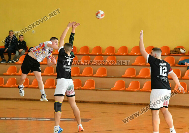 Юношите на &bdquo;Асти &lsquo;91 със загуба от &bdquo;Албатрос&ldquo;