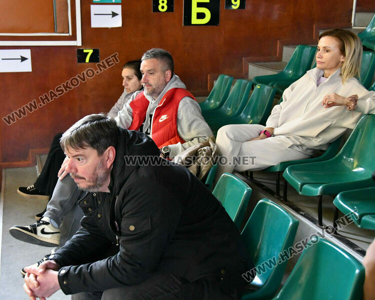 Юношите на &bdquo;Хасково&ldquo; стартираха поредния кръг с победа над &bdquo;розите&ldquo;