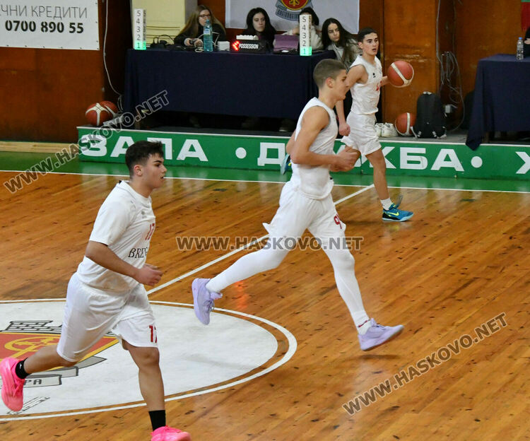 Юношите на &bdquo;Хасково&ldquo; стартираха поредния кръг с победа над &bdquo;розите&ldquo;