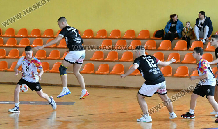 Юношите на &bdquo;Асти &lsquo;91 със загуба от &bdquo;Албатрос&ldquo;