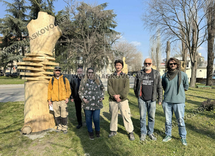 Арт алея &bdquo;Край реката&ldquo; в Хасково с 5 монументални скулптури от дърво и метал 