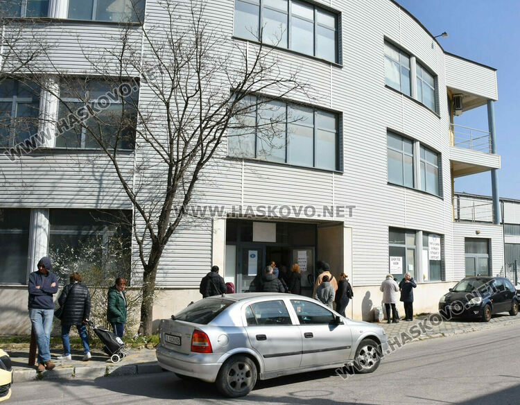 Хасковлии извиха опашка в първия ден от раздаването на помощи от БЧК