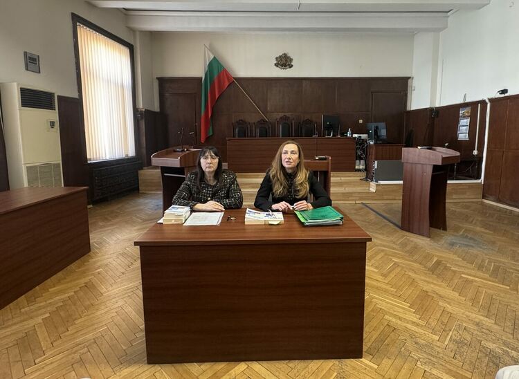 Ученици от ПГДС-Хасково слушаха лекция в съда за сключването на договор при постъпване на работа