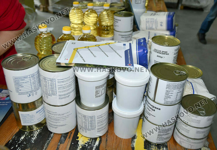 Хасковлии извиха опашка в първия ден от раздаването на помощи от БЧК