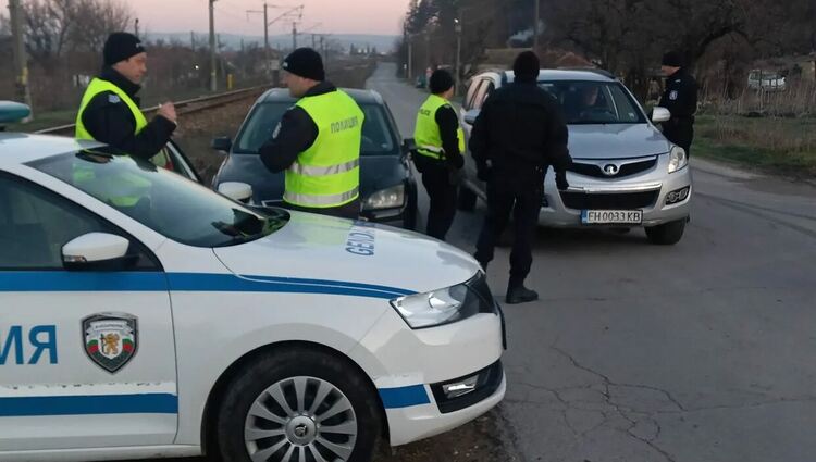 Откриха списъци с имена при акция срещу купуването на гласове в Бургас