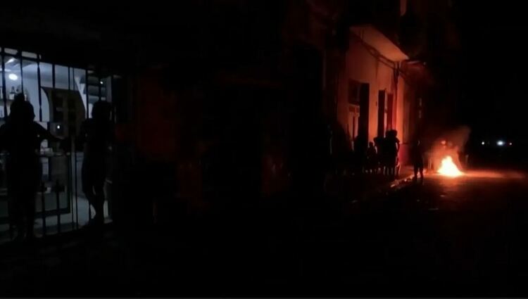 Срив на електромрежата в Куба остави милиони без ток