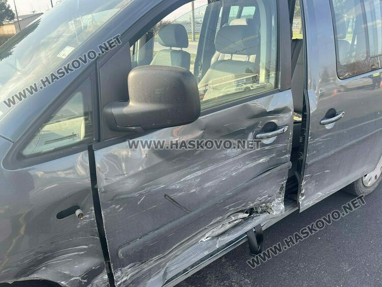 МВР: Водачът на колата на ВиК-Хасково не е спрял на &bdquo;Стоп&ldquo; и е ударил &bdquo;Фолксвагена&ldquo;