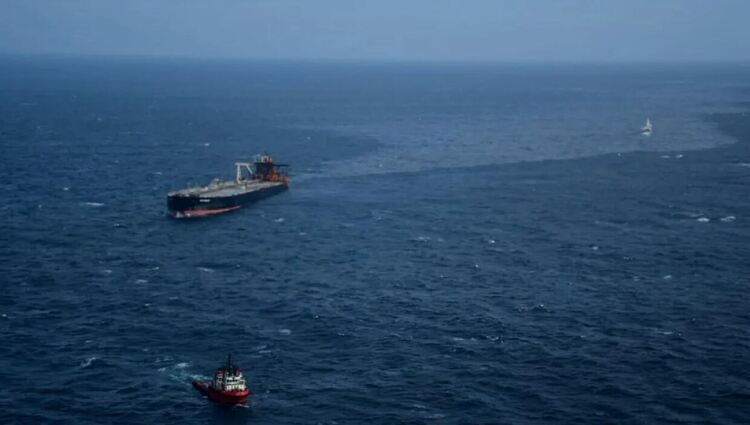 Плаваща бомба в Средиземно море: Аварирал руски танкер заплашва Европа с екокатастрофа