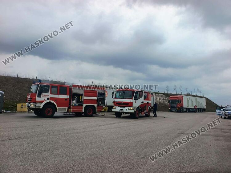 Тир с кучешка храна пламна на паркинг край магистрала &bdquo;Марица&ldquo;