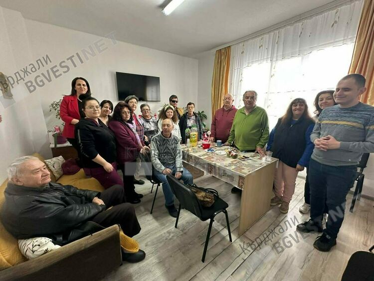 Почетоха паметта на Недялка Камбурова в Кърджали