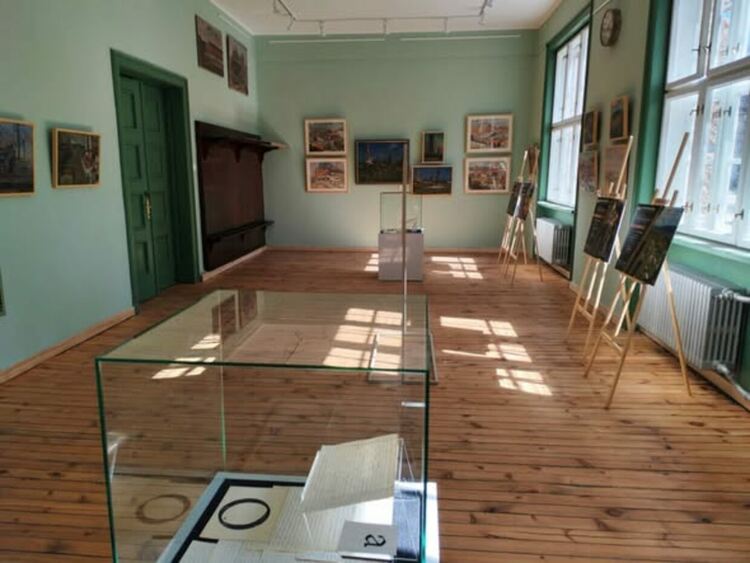 Зала &bdquo;Васил Бараков&ldquo;, посветена на един от значимите български художници, бе открита в сградата на Минната дирекция в Перник