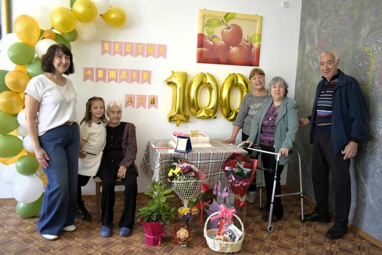 Баба Атанаска от село Златовръх навърши 100 г.