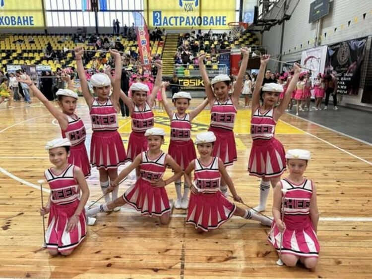 Стотици ученици от цялата страна взеха участие в Националния ученически турнир по чирлидинг 