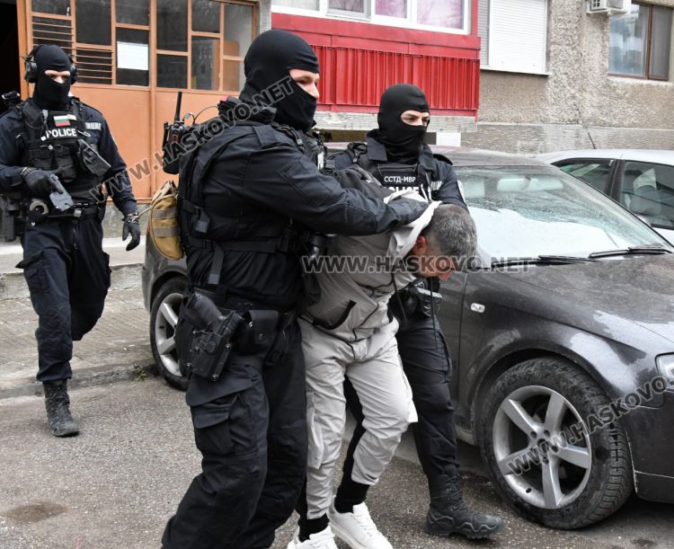 13 души са арестувани в акцията на МВР за купуване на гласове, наркотици и кражби в Хасковско