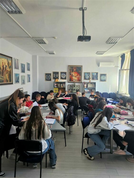 Петокласници се обучават на трайни здравословни навици от експерт