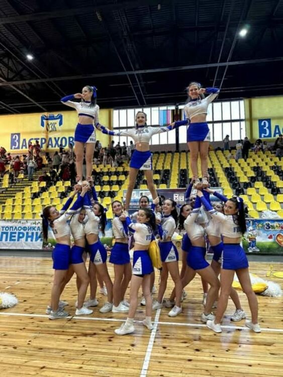 Стотици ученици от цялата страна взеха участие в Националния ученически турнир по чирлидинг 