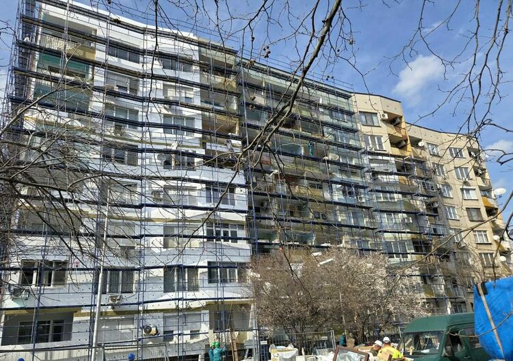 Започва санирането на още една голяма сграда в центъра на Асеновград