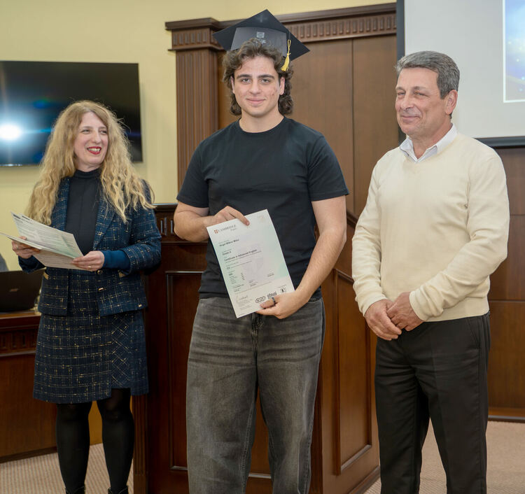 34 ученици от Езиковата гимназия в Хасково с Кеймбридж сертификати