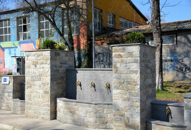 Новата обществена чешма в Асеновград вече функционира