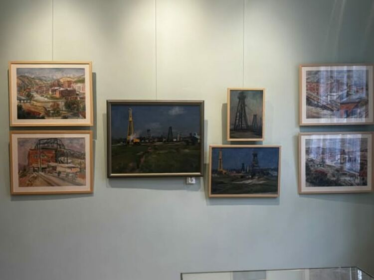 Зала &bdquo;Васил Бараков&ldquo;, посветена на един от значимите български художници, бе открита в сградата на Минната дирекция в Перник