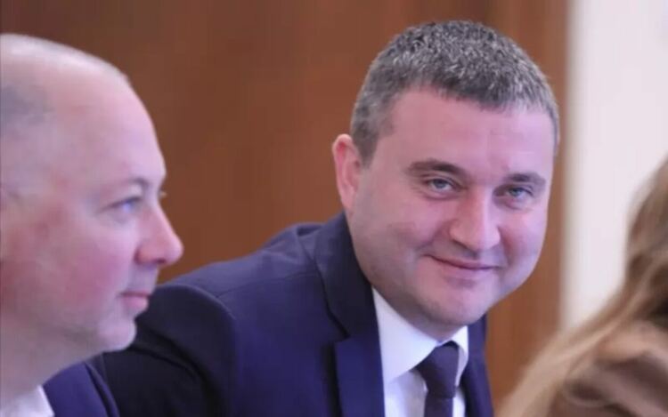 Трябва да си извървя пътя, казваше бившият министър Горанов преди две години. Изглежда пътят е извървян.