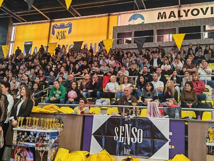 Стотици ученици от цялата страна взеха участие в Националния ученически турнир по чирлидинг 