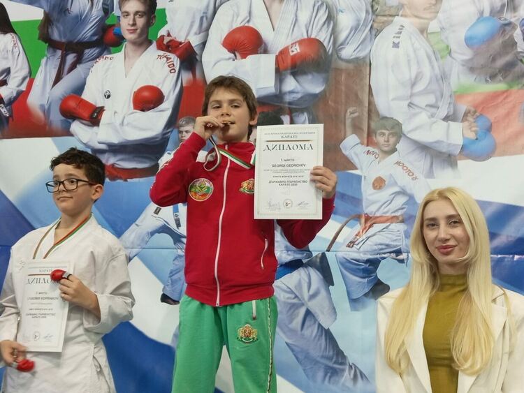 Георги Георчев с титла от Държавното първенство по карате