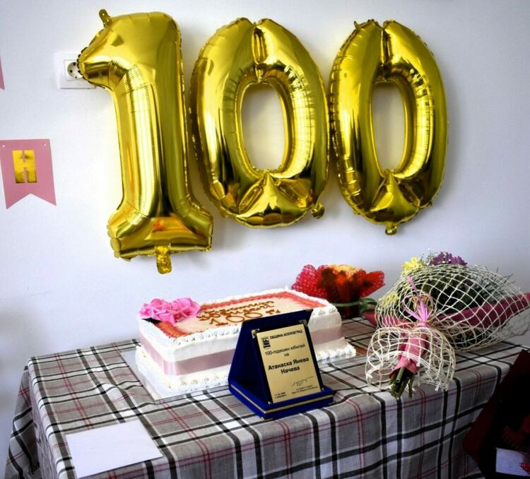 Баба Атанаска от село Златовръх навърши 100 г.