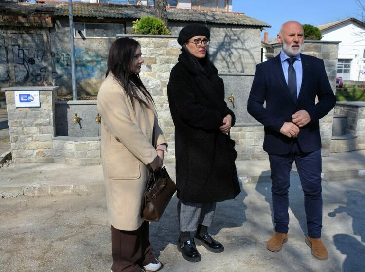 Новата обществена чешма в Асеновград вече функционира