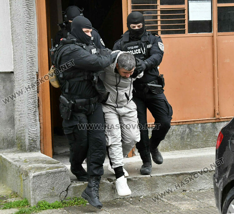 13 души са арестувани в акцията на МВР за купуване на гласове, наркотици и кражби в Хасковско