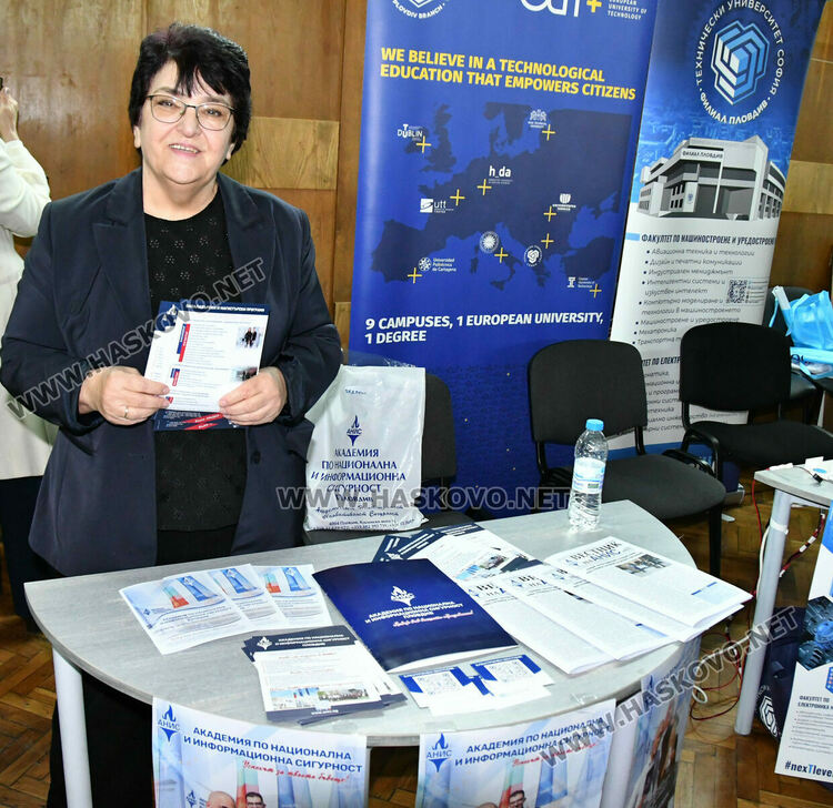 Ученици разгледаха специалностите в 26 ВУЗ-а, сред които три хасковски 