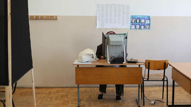 В полунощ започва предизборната кампания за предсрочните парламентарни избори