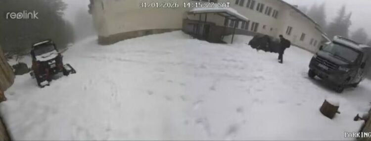 Кемперът преди потеглянето от х. &bdquo;Петрохан&ldquo;