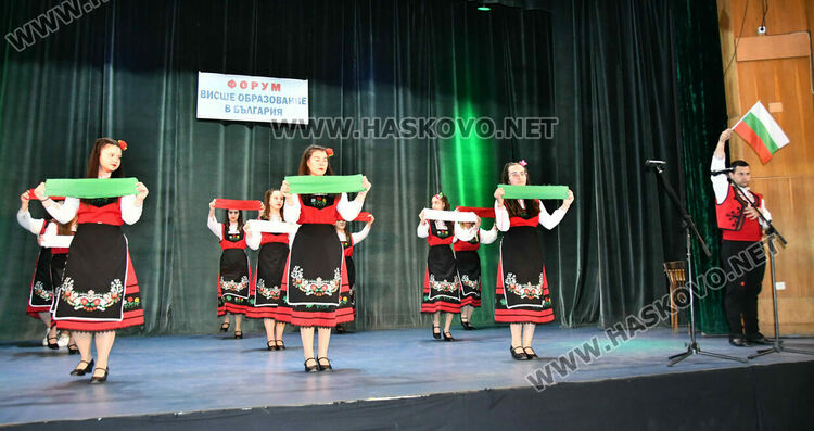 Ученици разгледаха специалностите в 26 ВУЗ-а, сред които три хасковски 