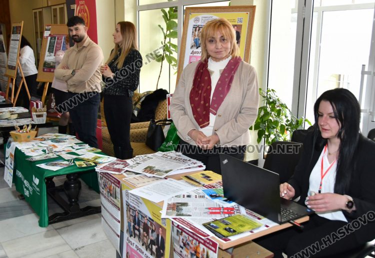 Ученици разгледаха специалностите в 26 ВУЗ-а, сред които три хасковски 