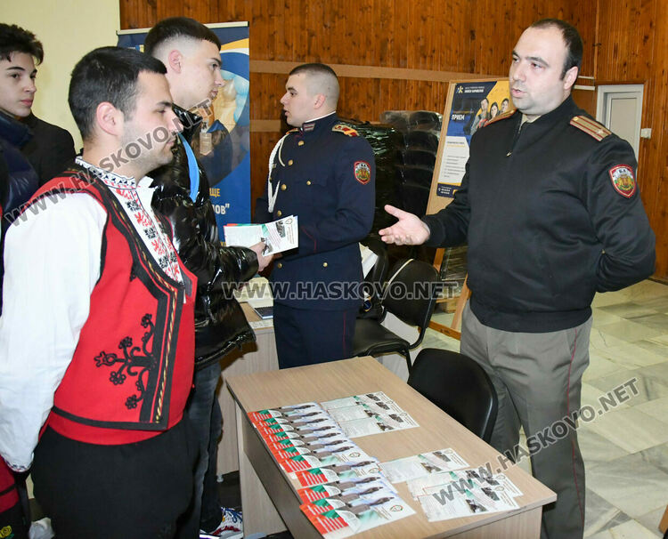 Ученици разгледаха специалностите в 26 ВУЗ-а, сред които три хасковски 