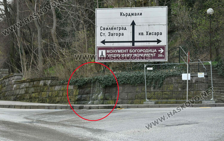 Хасковлии: Вода изби от подпорна стена и потече по бул. &bdquo;Освобождение&ldquo;