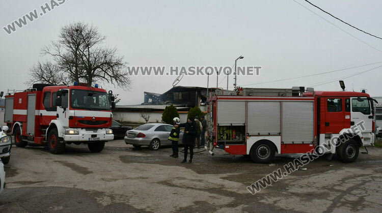 Пожар изпепели автоморга в хасковския квартал &bdquo;Болярово&ldquo;