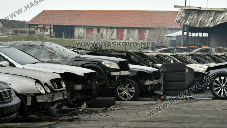 Пожар изпепели автоморга в хасковския квартал &bdquo;Болярово&ldquo;