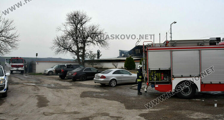 Пожар изпепели автоморга в хасковския квартал &bdquo;Болярово&ldquo;