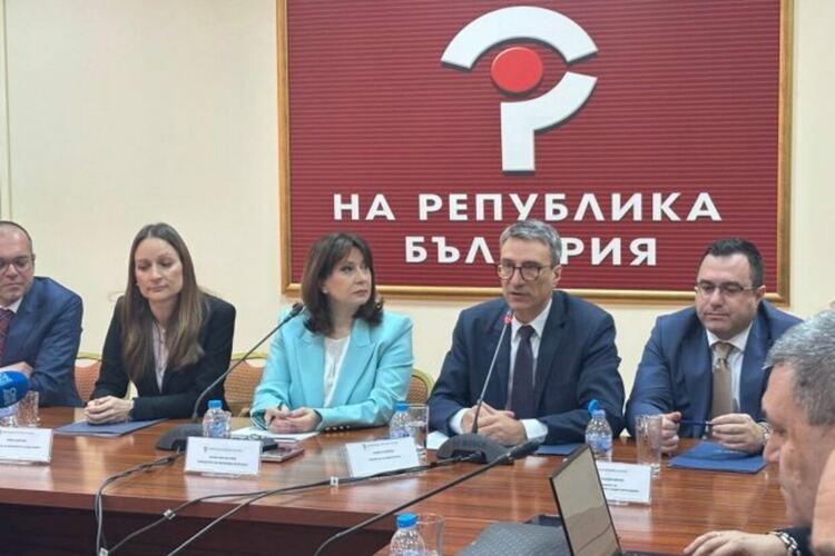 В организираната от омбудсмана дискусия участваха всички с отношение към сметките за ток, сн. Министерство на енергетиката